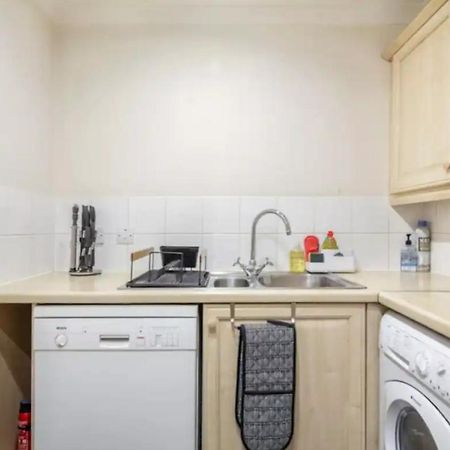 1 Bedroom Flat With Free Parking London Exterior photo