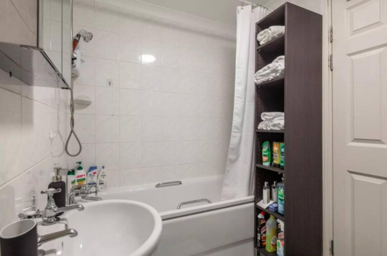 1 Bedroom Flat With Free Parking London Exterior photo