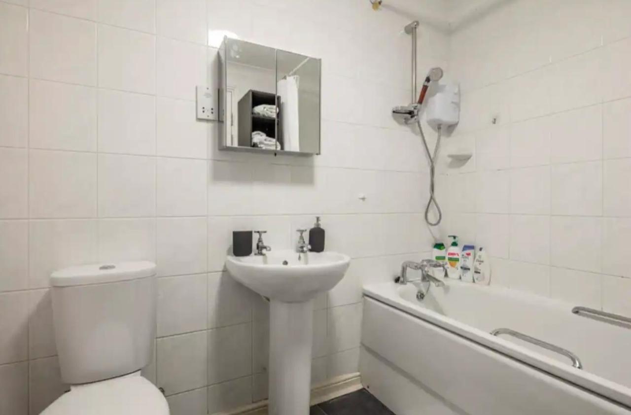 1 Bedroom Flat With Free Parking London Exterior photo