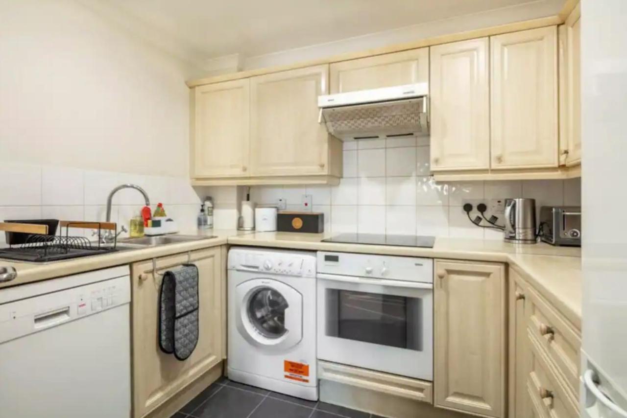 1 Bedroom Flat With Free Parking London Exterior photo