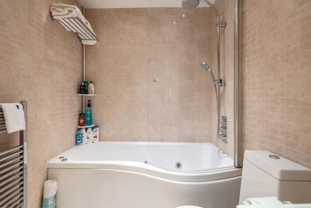 1 Bedroom Flat With Free Parking London Exterior photo