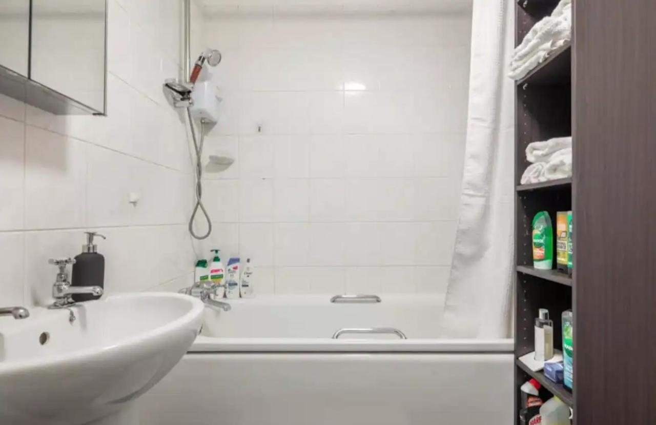 1 Bedroom Flat With Free Parking London Exterior photo